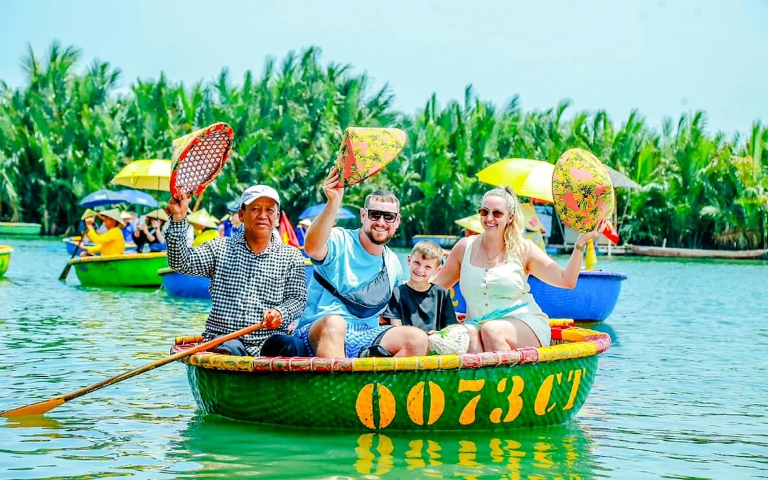 Da Nang or Hoi An Small-Group Tour: Cam Thanh Coconut Forest and Hoi An Ancient Town with Lantern Release Image 9