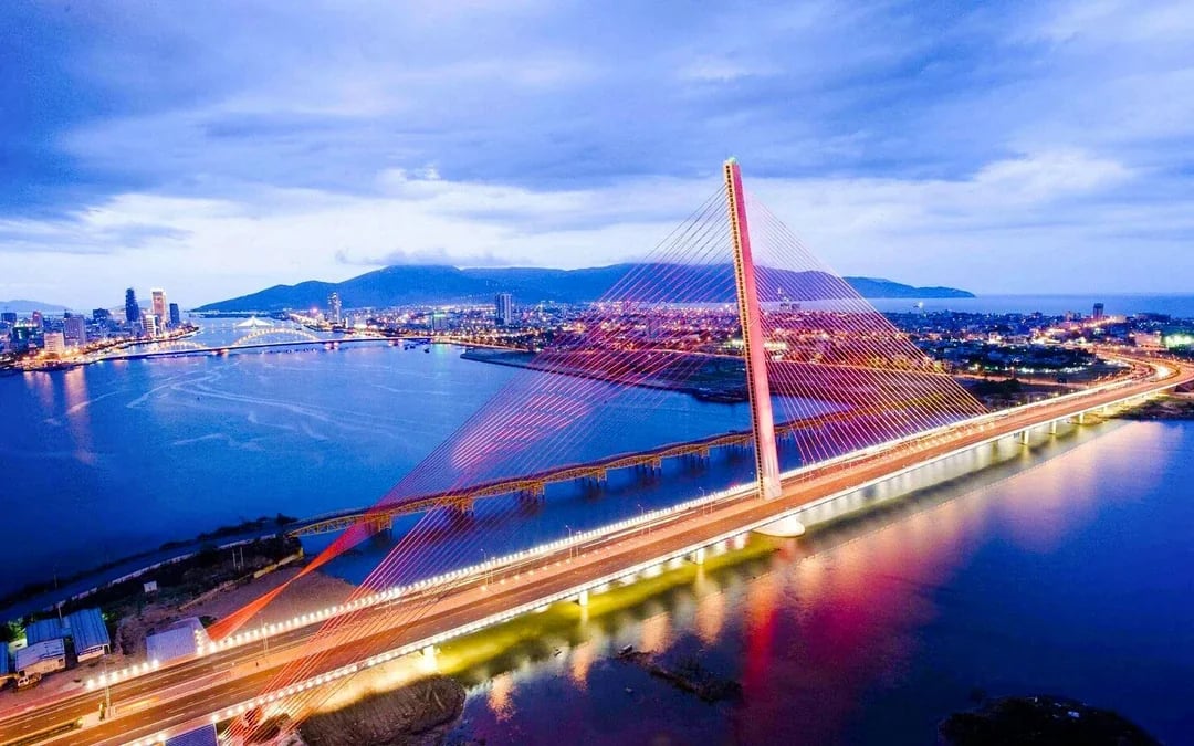 Da Nang: Poseidon Night Cruise on Han River Image 3