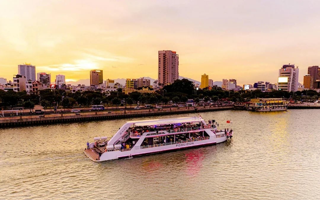 Da Nang: Poseidon Night Cruise on Han River Image 6