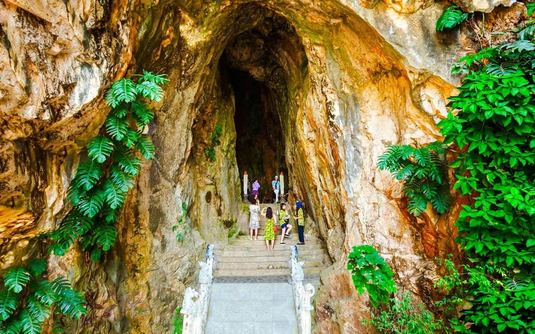Da Nang Private Afternoon and Evening City Tour: Marble Mountains, Son Tra Peninsula & Dragon Bridge Image 9