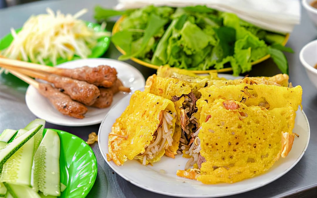 Da Nang Private Cycle Rickshaw Tour with Michelin-Selected Food Image 1