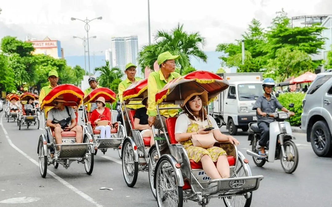 Da Nang Private Cycle Rickshaw Tour with Michelin-Selected Food Image 2