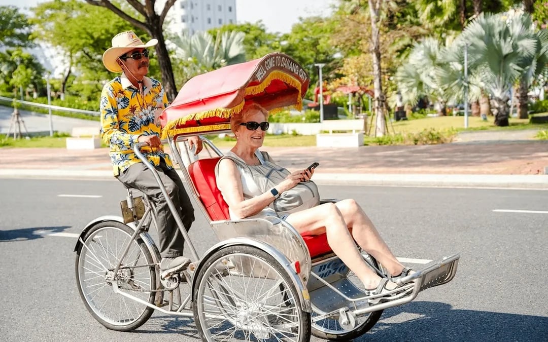 Da Nang Private Cycle Rickshaw Tour with Michelin-Selected Food Image 4