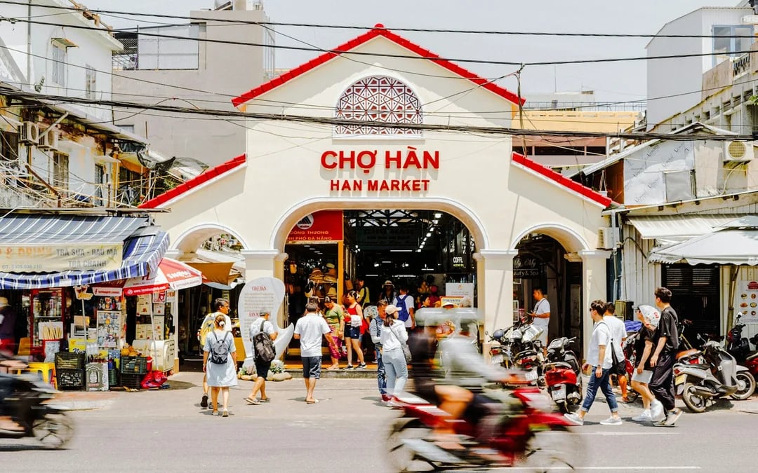 Da Nang Private Cycle Rickshaw Tour with Michelin-Selected Food Image 5