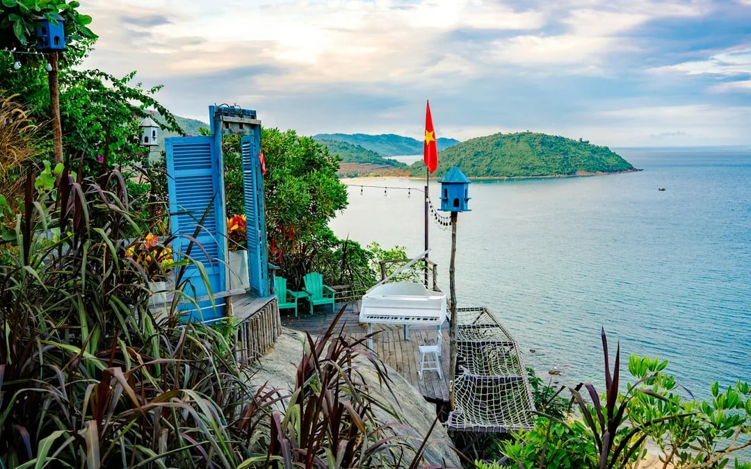 Da Nang Private Instagram Cafés & Photo Spots Walking Tour with Coffee Tasting Image 2