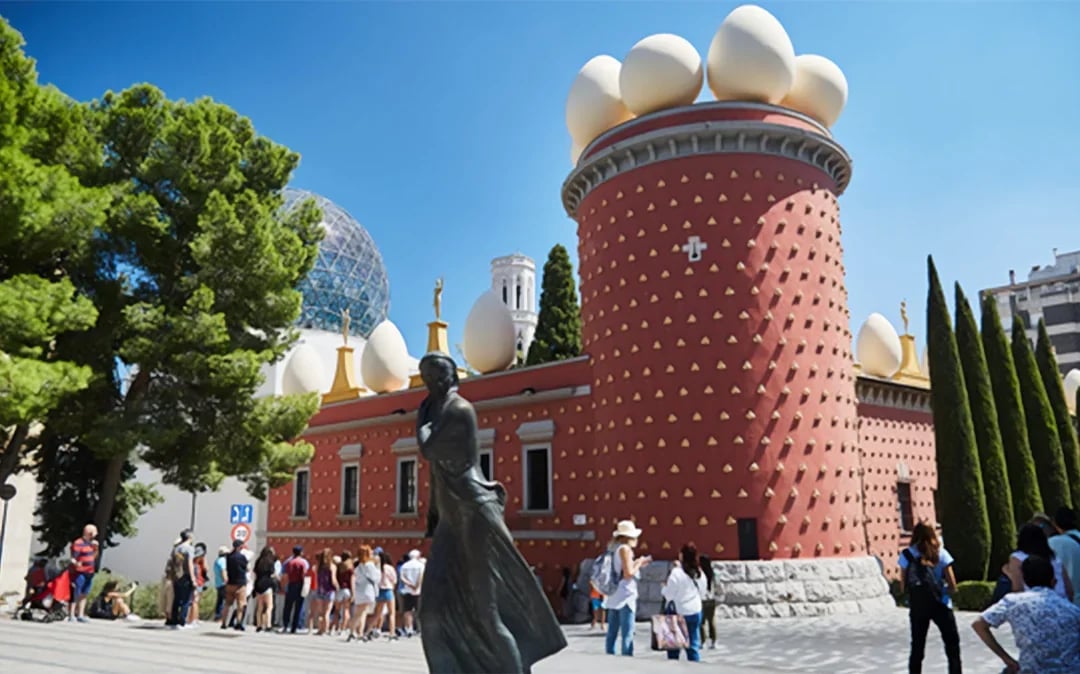 Dali's Figueres and Girona Image 9