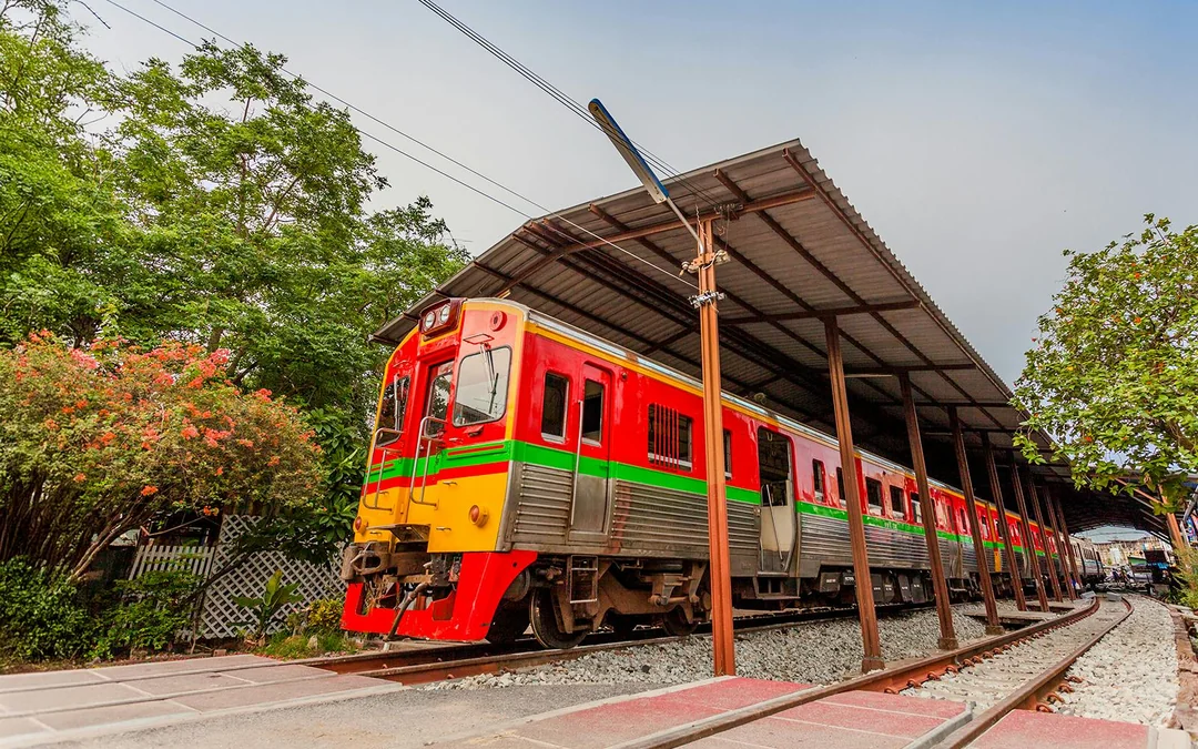 Damnoen Saduak Floating Market & Maeklong Railway Market Full-Day Guided Tour Image 2