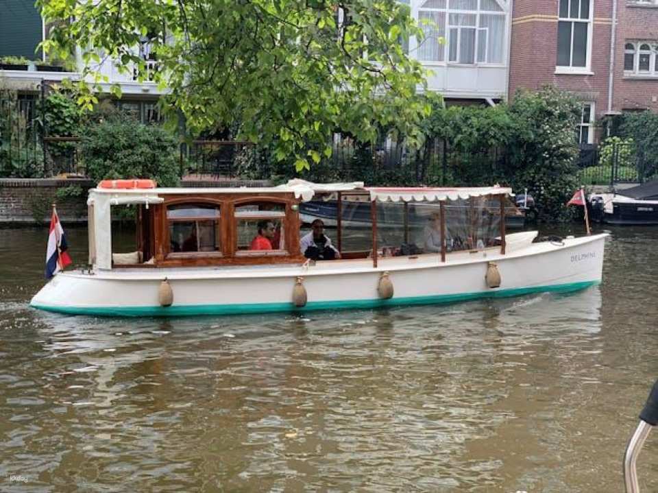 Deluxe private Amsterdam canal boat tour