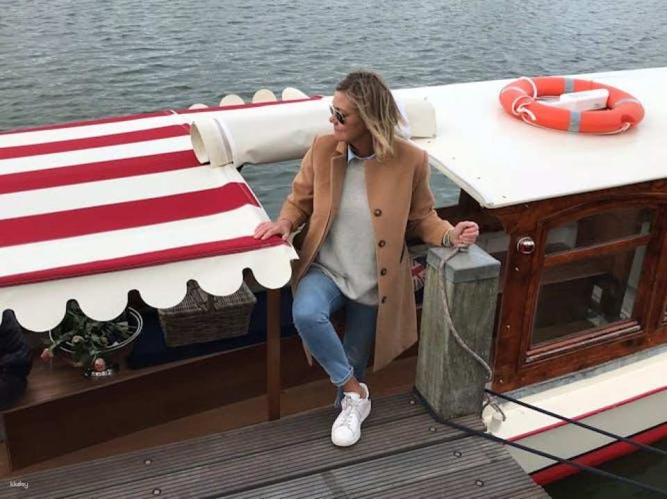 Deluxe private Amsterdam canal boat tour