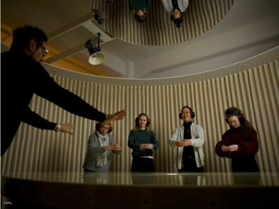 Dialogue in Silence immersive sensory guided exhibition
