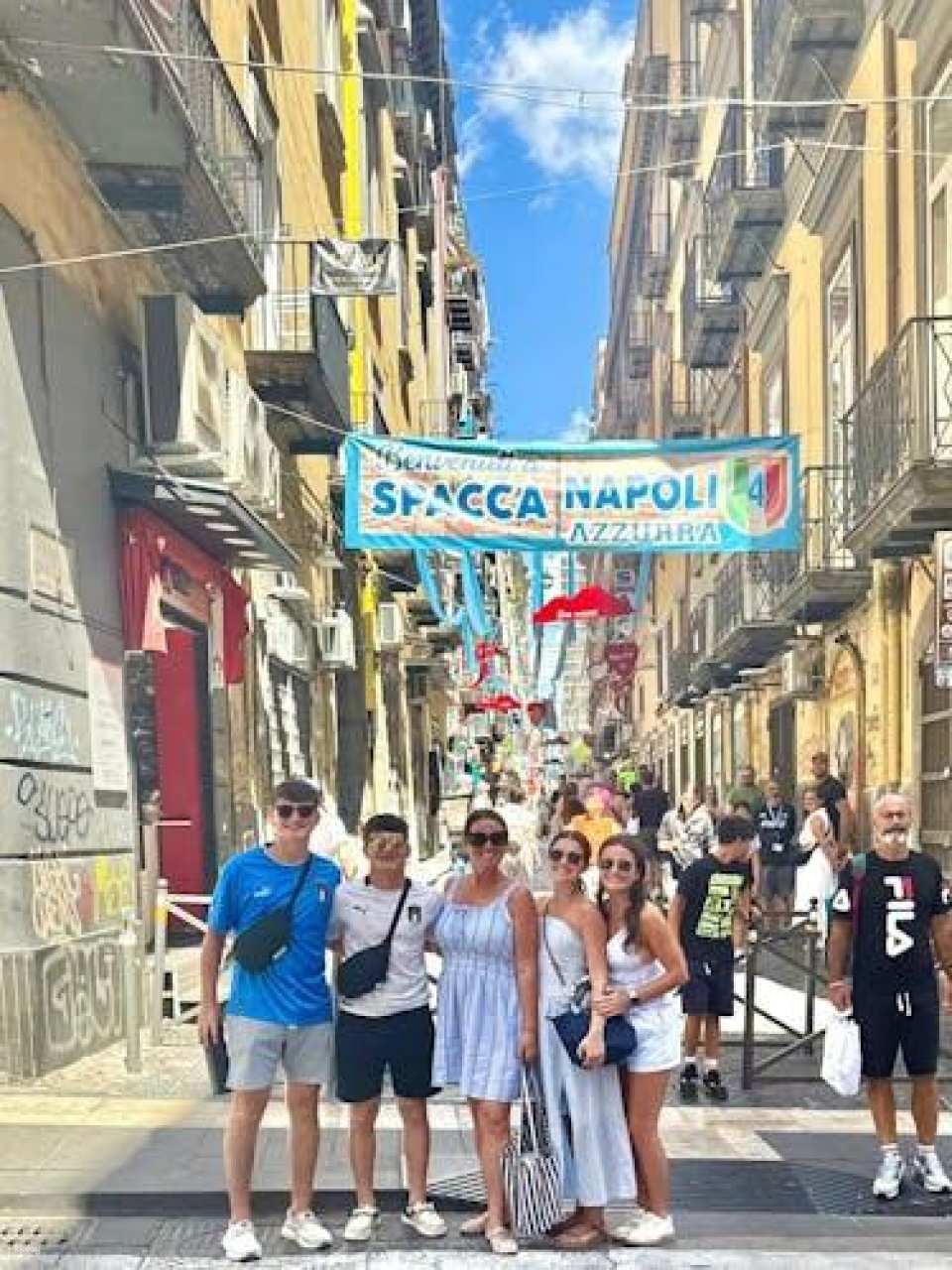 Diego Maradona tour with football, culture and pizza in Naples
