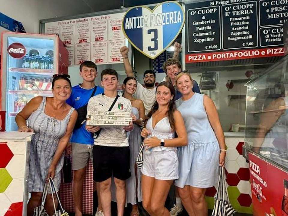 Diego Maradona tour with football, culture and pizza in Naples