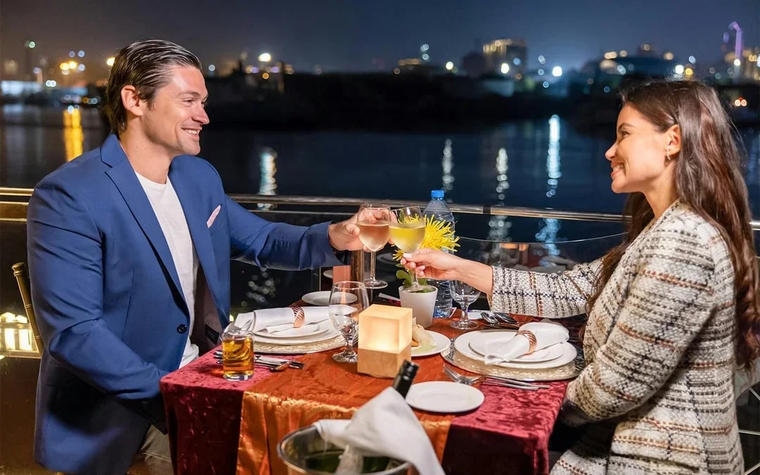 Dine & Dazzle Evening Package: Dubai Canal Dinner Cruise with Unlimited Drinks + La Perle Show Image 8