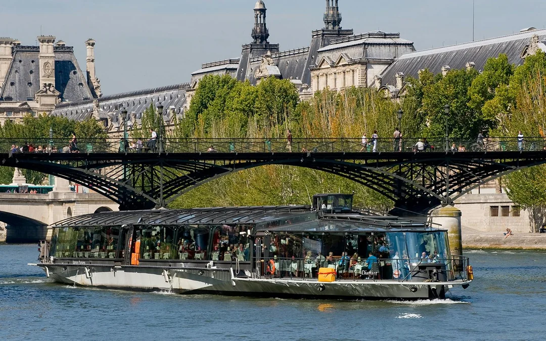 Dinner at Le Bistro Parisien with Seine River Cruise Image 4