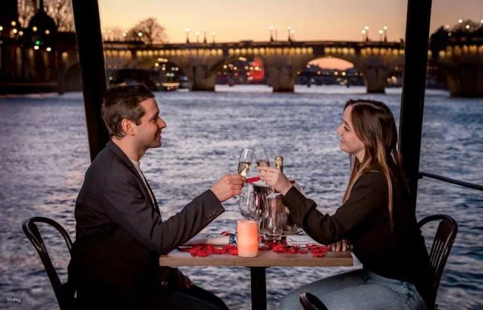 Dinner cruise, 2nd floor Eiffel Tower and Moulin Rouge Show