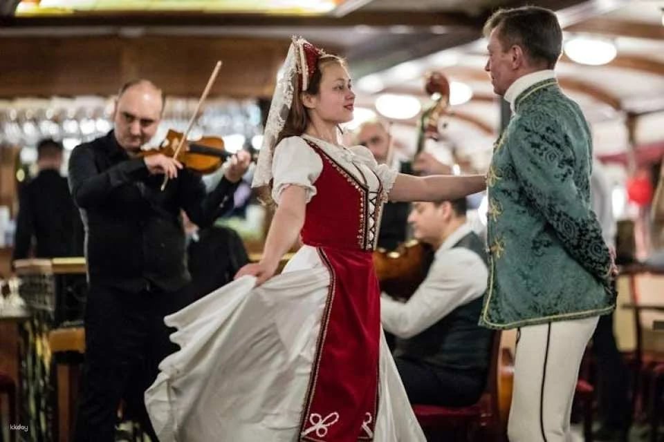 Dinner cruise on the Danube with folklore dance and live music