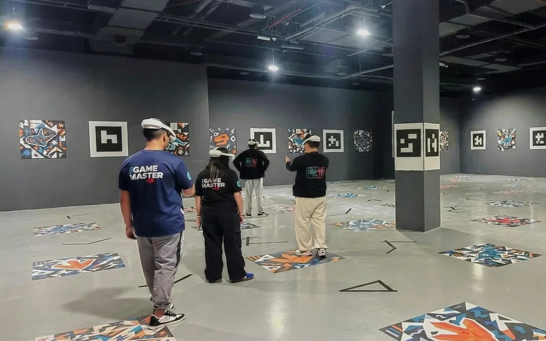 Dinosaurs: The Immersive Odyssey VR Experience Tickets with Museum Fossil Storage Access Image 6