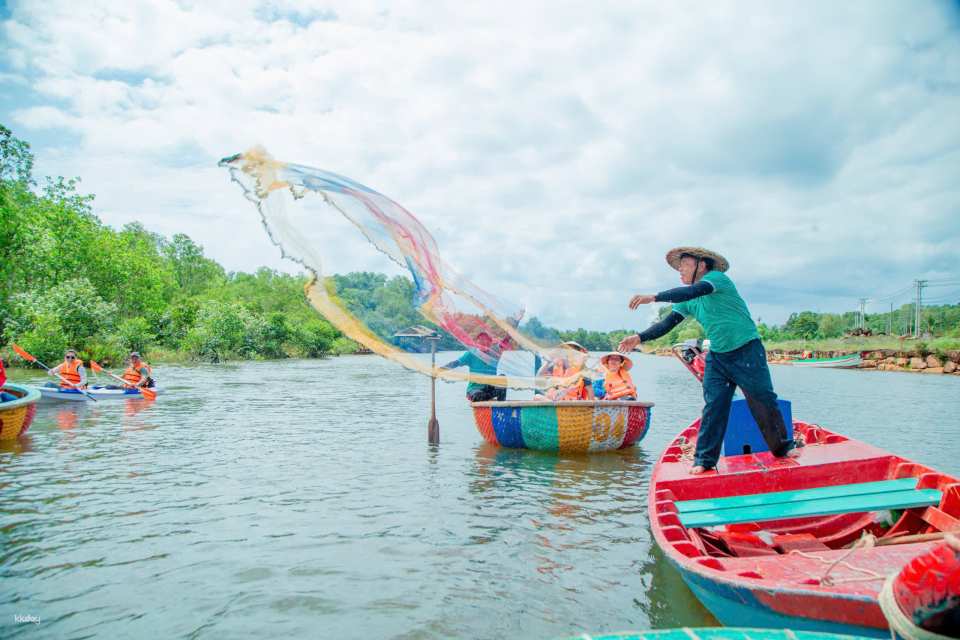 [Discount 30% OFF] Bamboo Basket Boat Ticket in Phu Quoc.