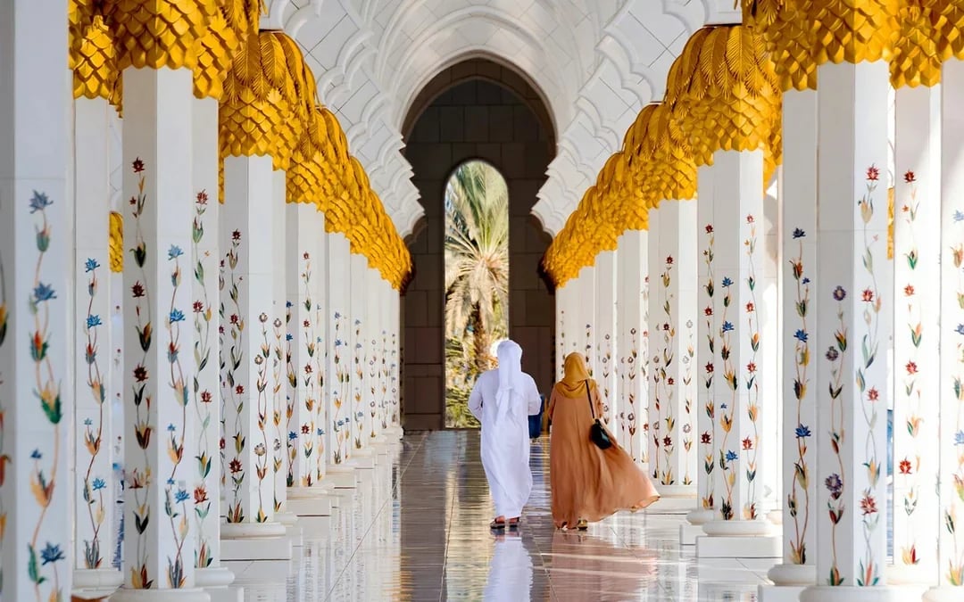 Discover Abu Dhabi: Premium Multilingual Guided Tour with Hotel Transfers Image 2