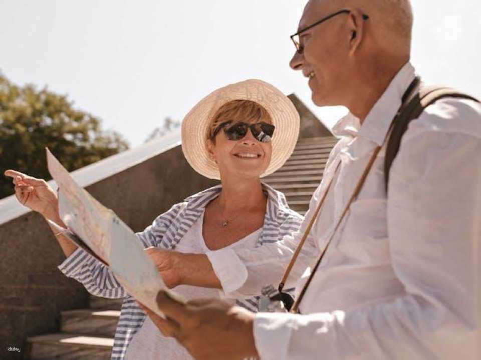 Discover Antibes in 1 hour with a local