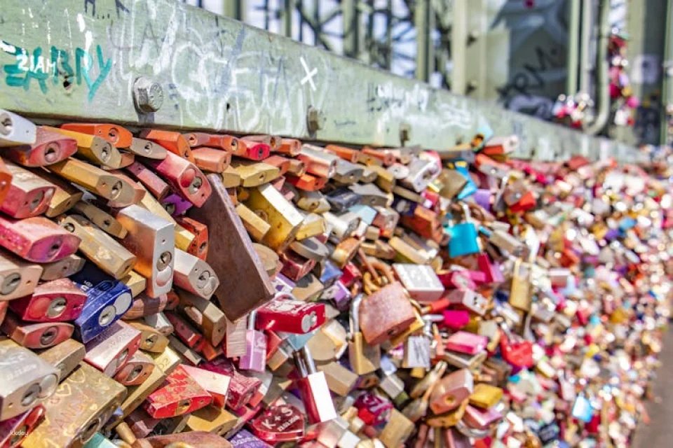 Discover Cologne's top street art quarter with a local