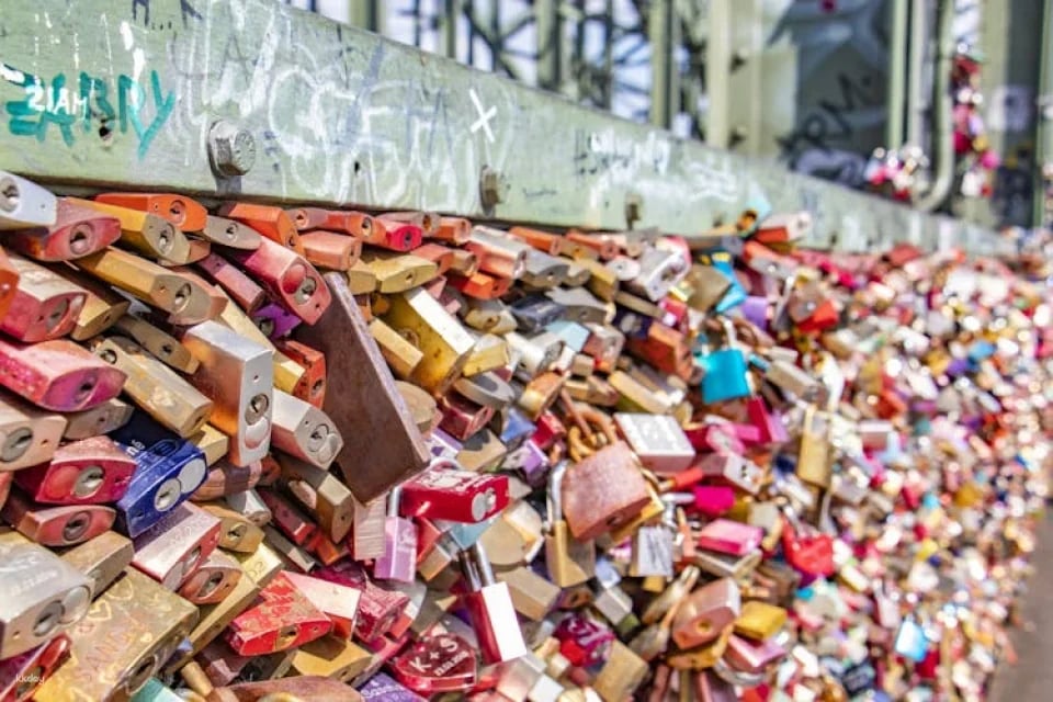 Discover Cologne's top street art quarter with a local