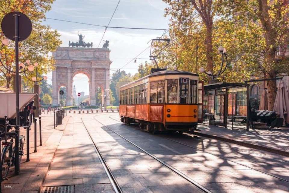 Discover Milan in 90 minutes with a local