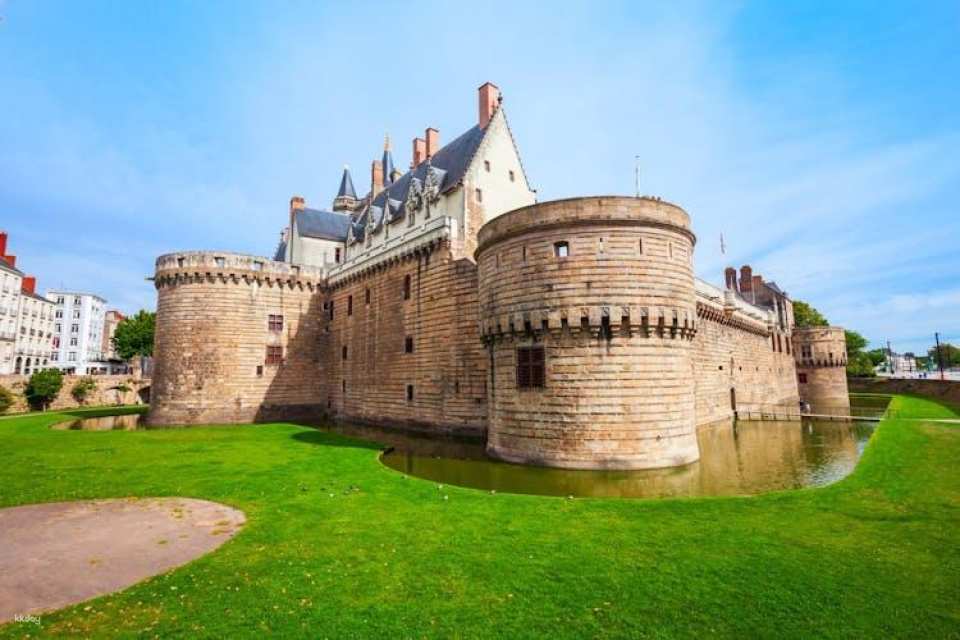 Discover Nantes in 60 minutes with a local