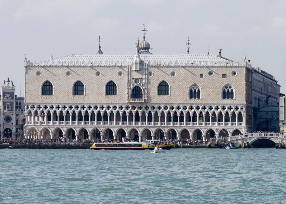 Doge's Palace: Fast Track Ticket | Italy
