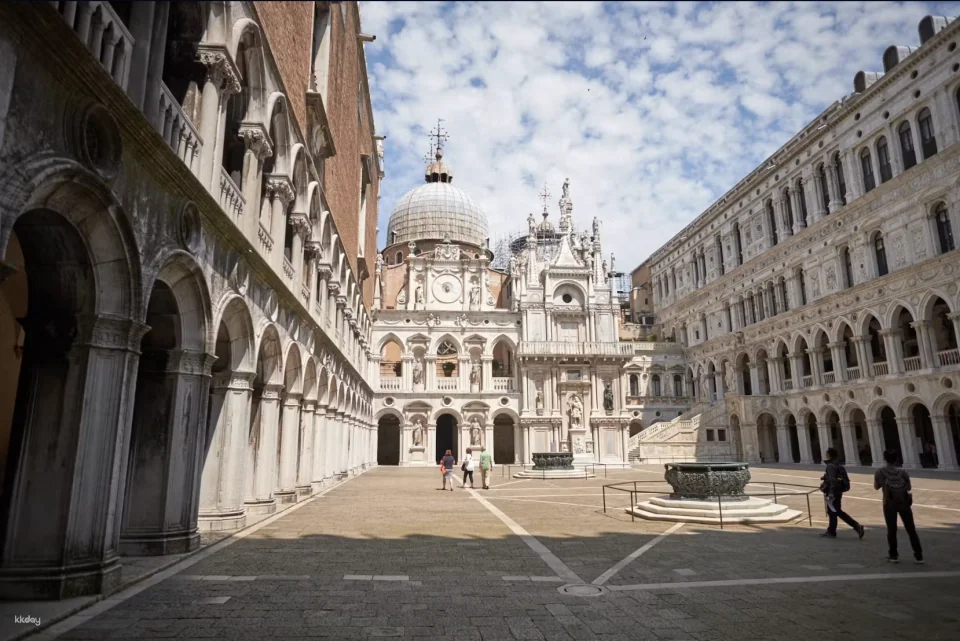 Doge's Palace: Fast Track Ticket | Italy
