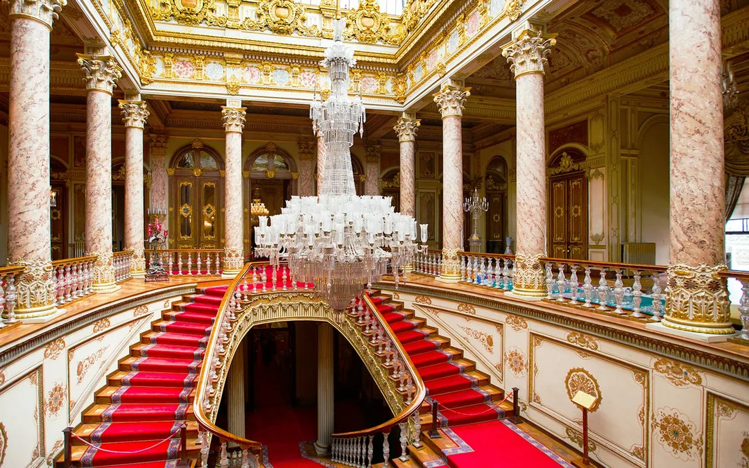 Dolmabahçe Palace & Harem Skip-the-Line Tickets with Audio Guide Image 3