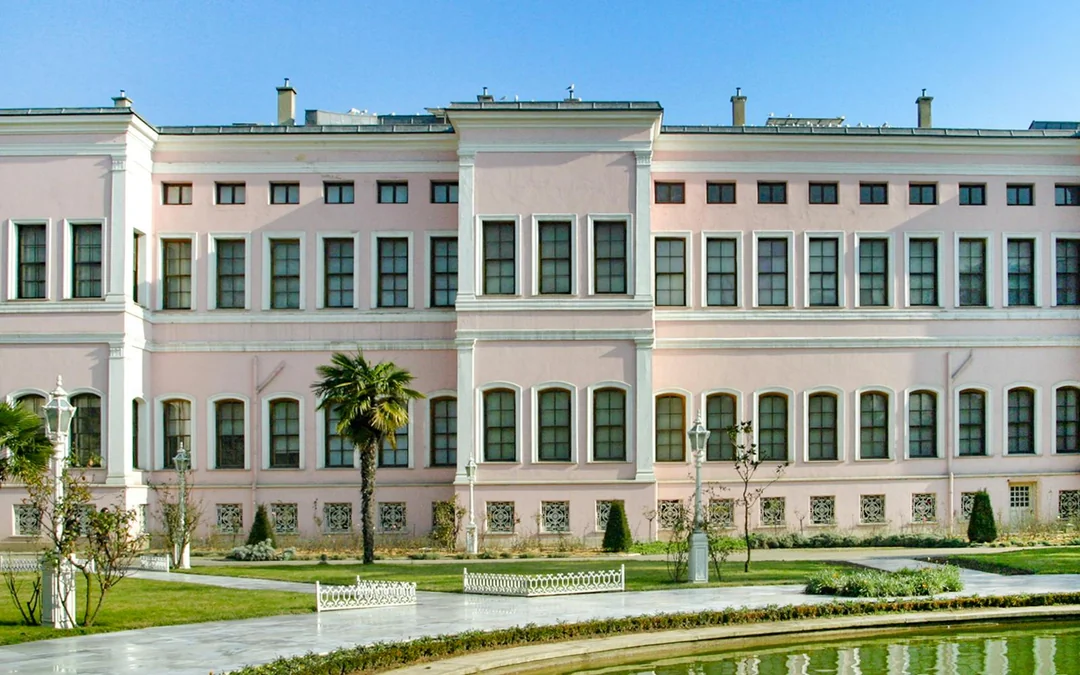 Dolmabahçe Palace & Harem Skip-the-Line Tickets with Audio Guide Image 5