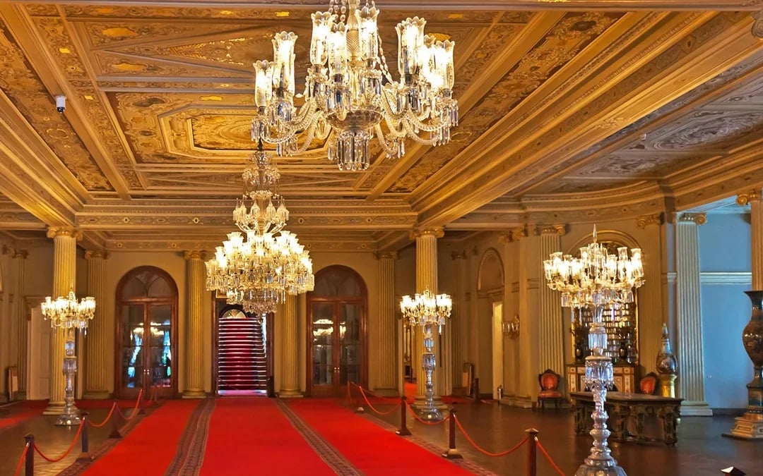 Dolmabahçe Palace & Harem Skip-the-Line Tickets with Audio Guide Image 8