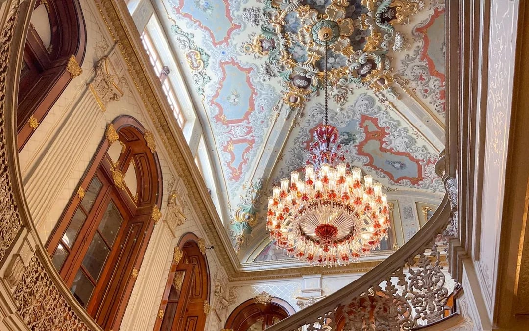 Dolmabahçe Palace & Harem Skip-the-Line Tickets with Audio Guide Image 9