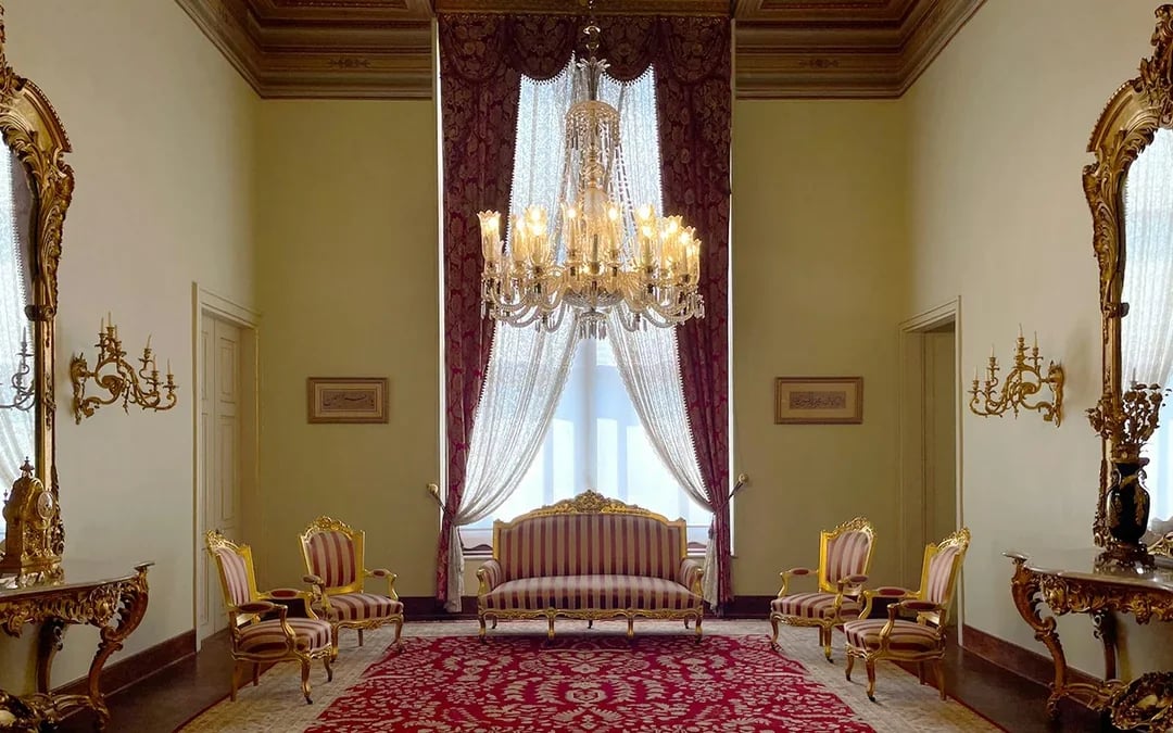 Dolmabahçe Palace & Harem Skip-the-Line Tickets with Audio Guide Image 10