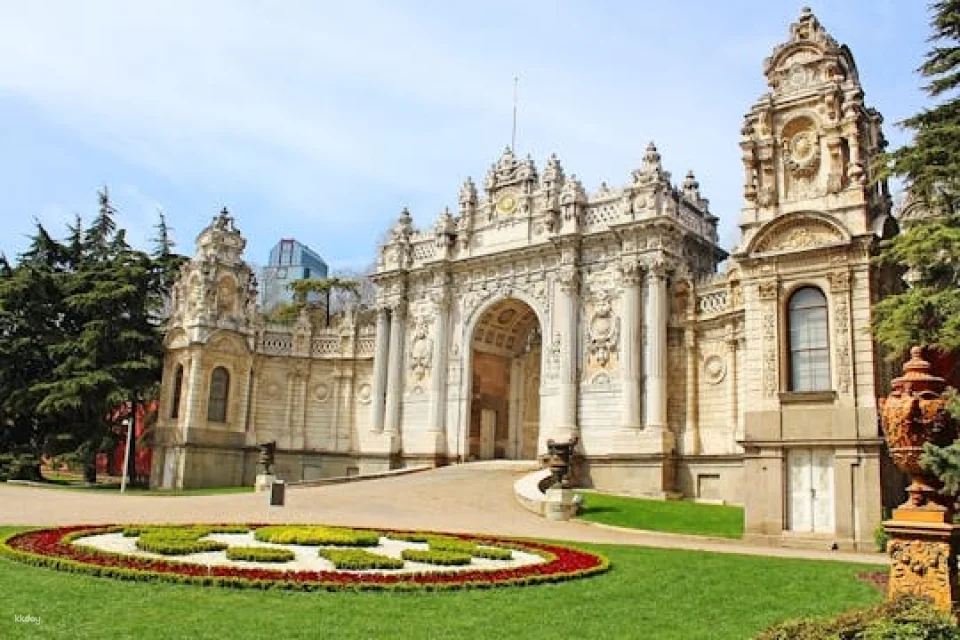 Dolmabahce Palace plus Harem skip-the-line ticket and audio guide