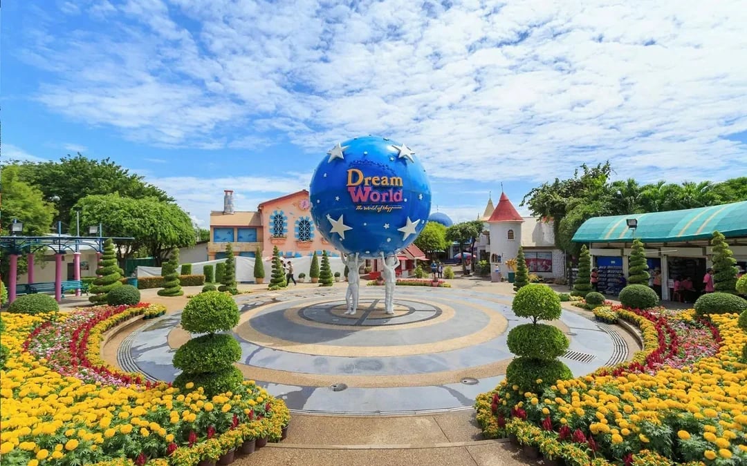 Dream World Super Visa with Unlimited Rides & Snow Town Visit Image 3
