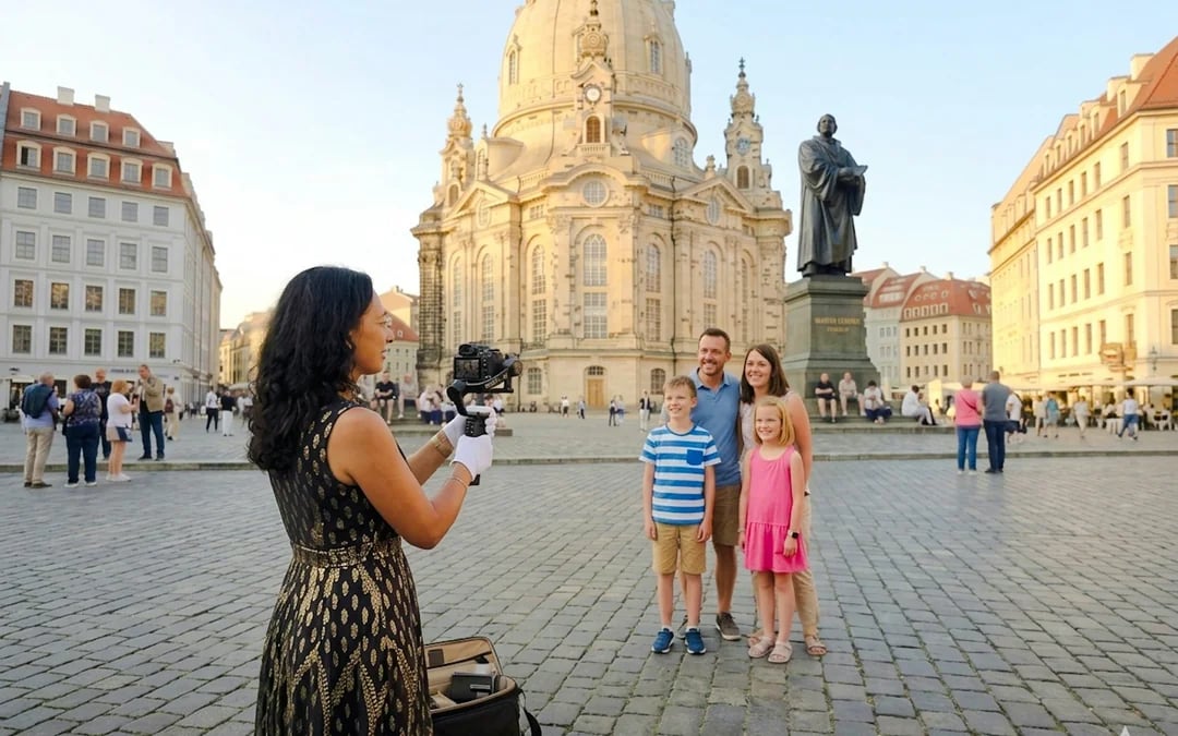 Dresden Neumarkt 15-Minute Private Portrait Session with Custom Photo Magnet and QR Video Access Image 4