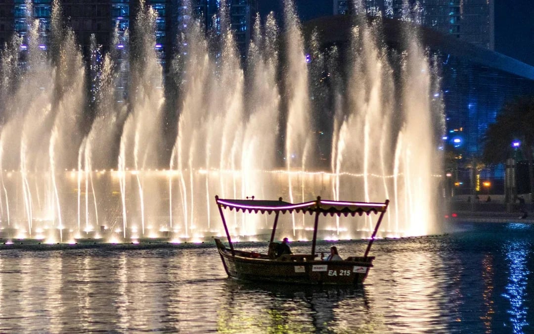 Dubai Fountain Show & Abra Lake Ride Tickets Image 4