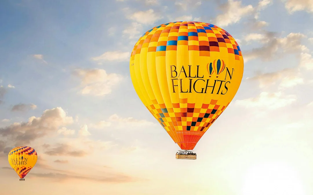 Dubai Hot Air Balloon Experience with Private Round-Trip Transfers & Vintage Land Rover Desert Drive Image 3