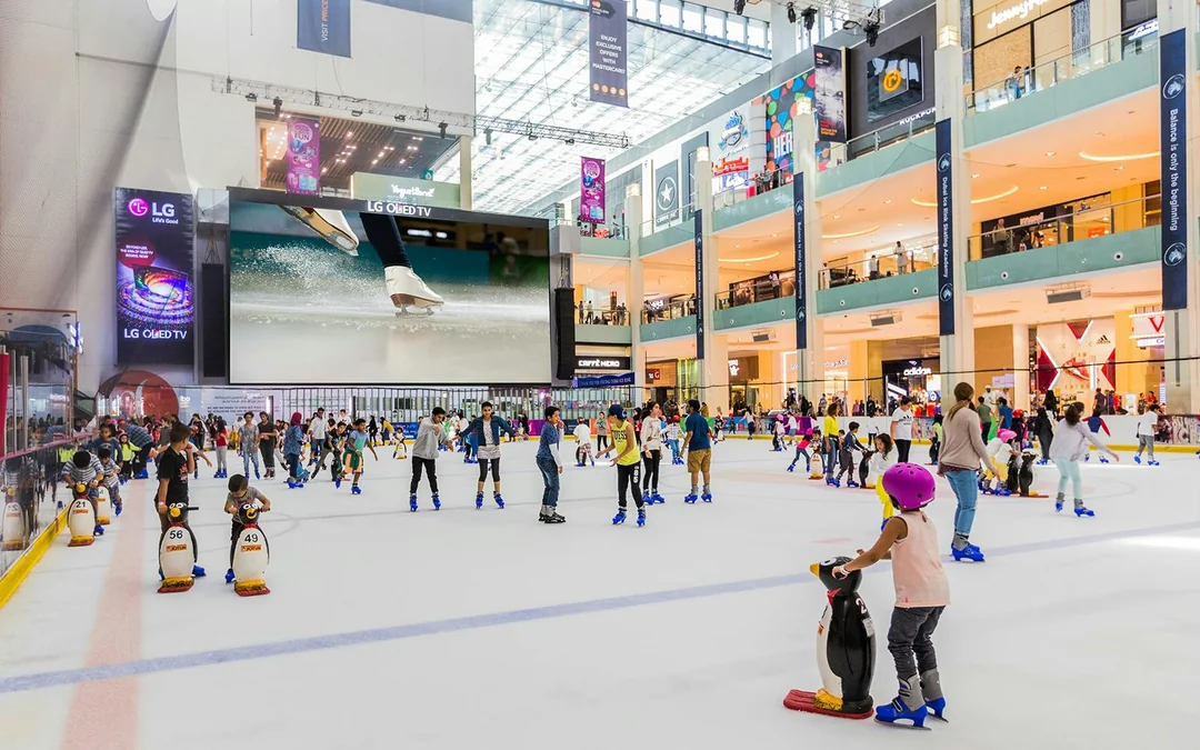 Dubai Ice Rink Tickets at Dubai Mall Image 2