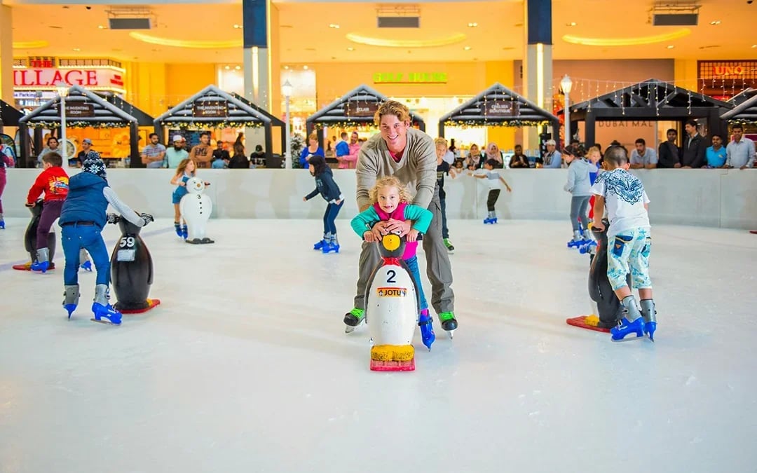 Dubai Ice Rink Tickets at Dubai Mall Image 3
