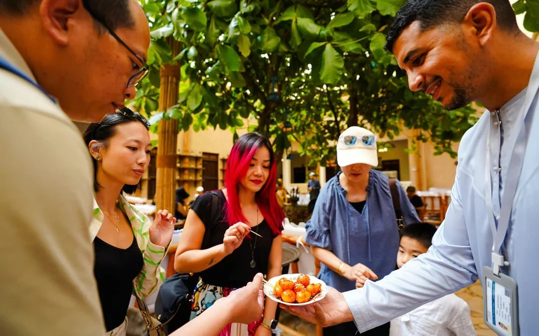 Dubai: Old Town, Street Food and Souks Guided City Tour with Abra Ride Image 6