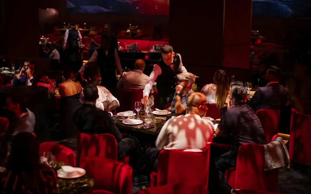 Dubai: Paris Paradis Show Tickets with 3-Course Dinner Image 4