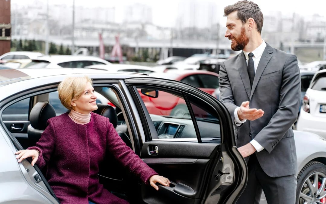 Dubai: Private Car and Driver Hire Image 2