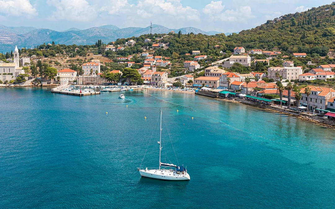 Dubrovnik: Boat Tour to Blue Cave & Elaphiti Islands with Unlimited Drinks Image 1