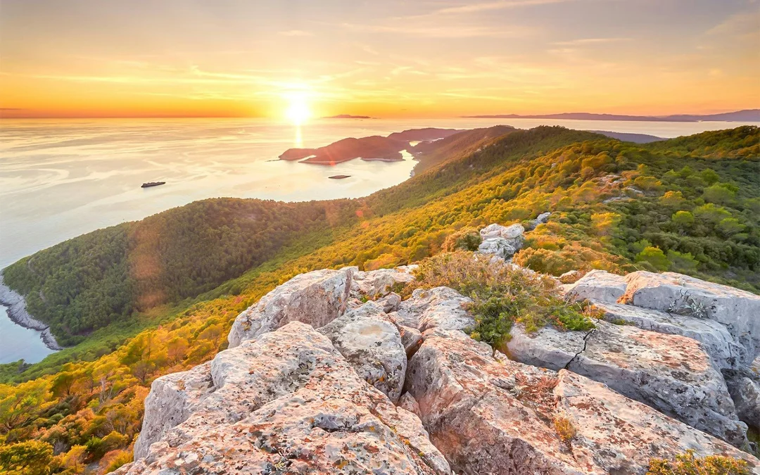 Dubrovnik: Golden Hour Sunset Cruise with Drinks Image 5