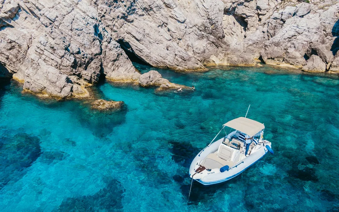 Dubrovnik: Private Boat Tour to Blue Cave & Elaphiti Islands with Unlimited Drinks Image 2