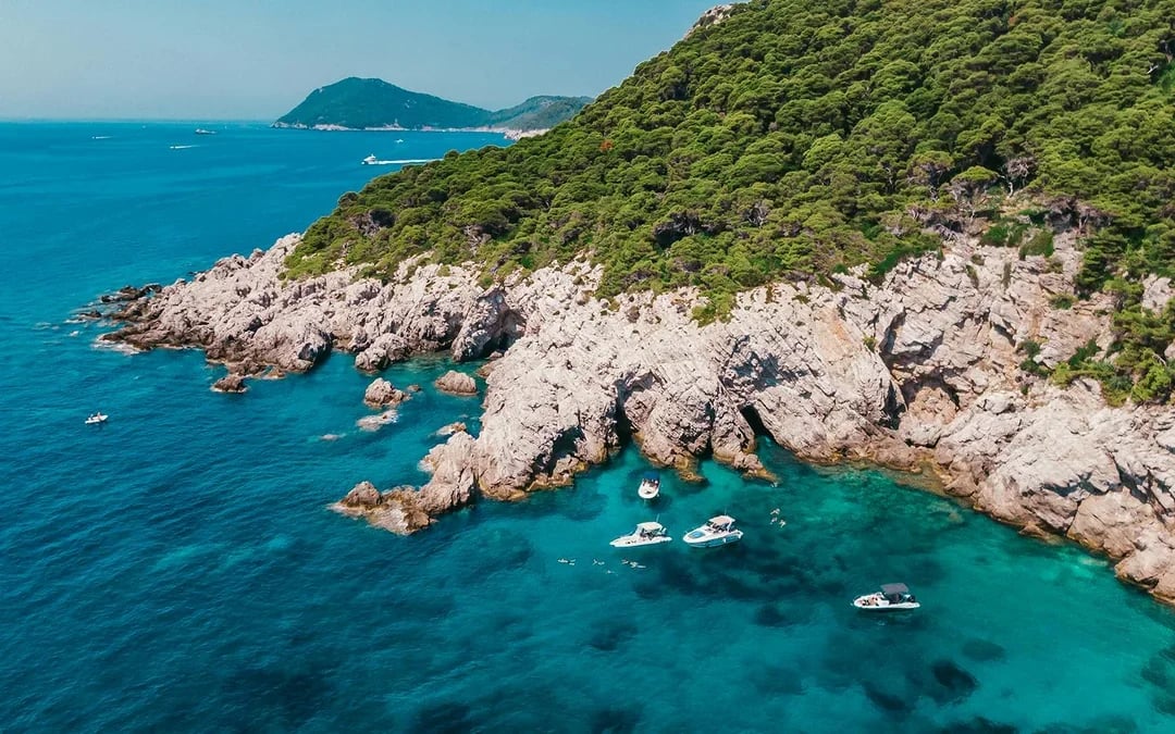Dubrovnik: Private Boat Tour to Blue Cave & Elaphiti Islands with Unlimited Drinks Image 6