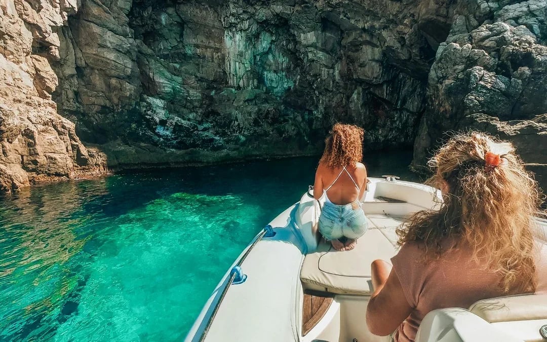 Dubrovnik: Private Boat Tour to Blue Cave & Elaphiti Islands with Unlimited Drinks Image 7
